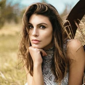 Meet your Posher, Stefanie